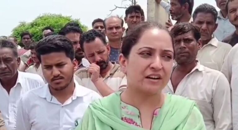 ਜਲਾਲਾਬਾਦ ਦੇ ਹਲਕਾ ਬੱਲੂਆਣਾ ਦਾ ਡਿਪਟੀ ਕਮਿਸ਼ਨਰ ਵੱਲੋਂ ਦੌਰਾ; ਪਾਣੀ ਤੋਂ ਪ੍ਰਭਾਵਿਤ ਕਿਸਾਨਾਂ ਤੇ ਆਮ ਜਨਤਾ ਦਾ ਜਾਣਿਆ ਹਾਲ; ਪ੍ਰਭਾਵਿਤ ਇਲਾਕਿਆਂ ’ਚੋਂ ਪਾਣੀ ਕਢਵਾਉਣ ’ਚ ਮਦਦ ਦਾ ਦਿੱਤਾ ਭਰੋਸਾ