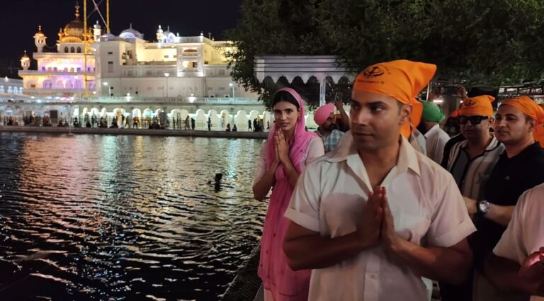 ਸ੍ਰੀ ਦਰਬਾਰ ਸਾਹਿਬ ਵਿਖੇ ਨਤਮਸਤਕ ਹੋਏ ਫਿਲਮ ਬਾਰਡਰ-2 ਦੇ ਕਲਾਕਾਰ; ਗੁਰੂ ਘਰ ਮੱਥਾ ਟੇਕ ਕੇ ਫਿਲਮ ਦੀ ਕਾਮਯਾਬੀ ਲਈ ਕੀਤੀ ਅਰਦਾਸ