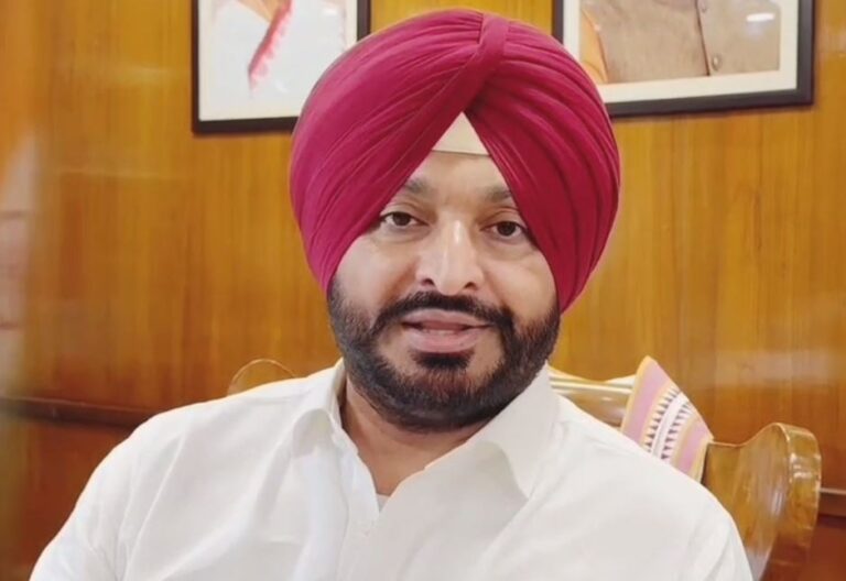 ਲੁਧਿਆਣਾ ਦੇ ਬਿਲਡਰਾਂ ਦੇ ਹੱਕ ’ਚ ਨਿਤਰੇ ਕੇਂਦਰੀ ਰਾਜ ਮੰਤਰੀ ਰਵਨੀਤ ਬਿੱਟੂ; ਸਰਕਾਰ ’ਤੇ ਲਾਏ ਬਿਲਡਰਾਂ ਤੋਂ ਜ਼ਮੀਨਾਂ ਲੈਣ ਲਈ ਦਬਾਅ ਬਣਾਉਣ ਦੇ ਇਲਜ਼ਾਮ; ਕਿਹਾ, ਜ਼ਮੀਨਾਂ ਹਥਿਆਉਣ ਲਈ ਪੁਲਿਸ ਦੇ ਵਿਜੀਲੈਂਸ ਦਾ ਡਰਾਵਾਂ ਦੇ ਰਹੀ ਸਰਕਾਰ