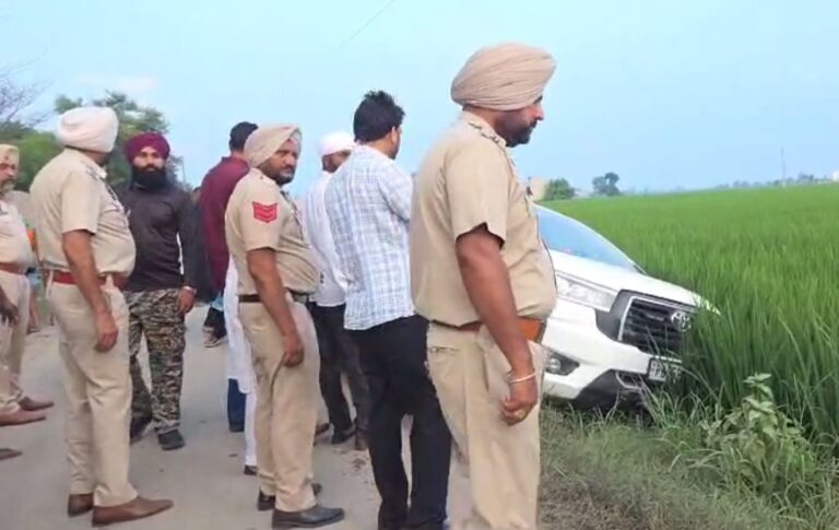 ਫਿਰੋਜ਼ਪੁਰ ਸ਼ਹਿਰੀ ਤੋਂ ਆਪ ਵਿਧਾਇਕ ਦੀ ਗੱਡੀ ਨੂੰ ਹਾਦਸਾ; ਮੋਟਰਸਾਈਕਲ ਸਵਾਰਾਂ ਬਚਾਉਂਦਿਆਂ ਖੇਤਾਂ ’ਚ ਉਤਰੀ ਗੱਡੀ; ਬਾਲ ਬਾਲ ਬਚੀ ਵਿਧਾਇਕ ਦੀ ਜਾਨ, ਮਹਿਲਾ ਤੇ ਬੱਚਾ ਜ਼ਖਮੀ