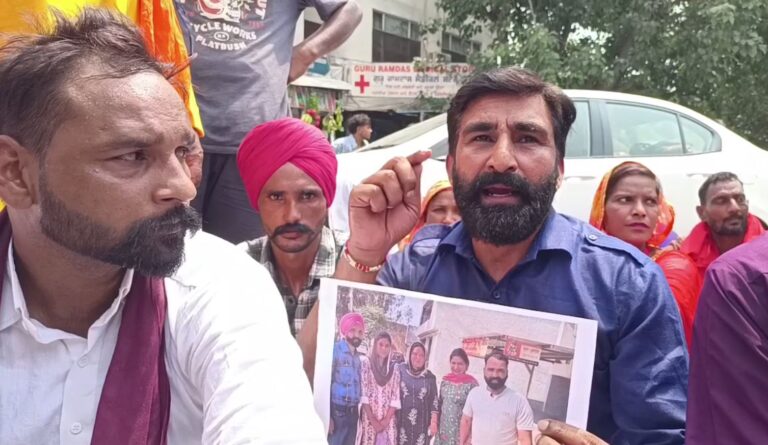 ਤਰਨ ਤਰਨ ’ਚ ਨਾਬਾਲਿਗਾ ਦੀ ਬਰਾਮਦਗੀ ਨੂੰ ਲੈ ਕੇ ਧਰਨਾ;  ਲੜਕੀ ਨੂੰ ਲੱਭ ਕੇ ਪਰਿਵਾਰ ਹਵਾਲੇ ਕਰਨ ਦੀ ਕੀਤੀ ਮੰਗ