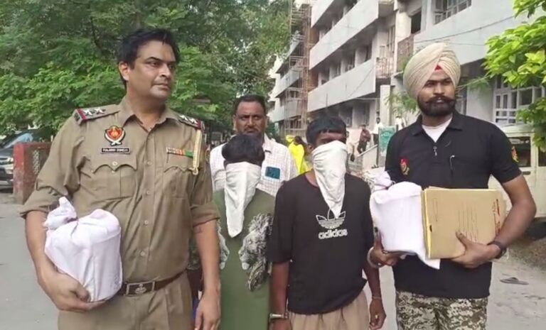 ਅੰਮ੍ਰਿਤਸਰ ਪੁਲਿਸ ਵੱਲੋਂ ਦੋ ਕਿੱਲੋ ਹੈਰੋਇਨ ਸਮੇਤ ਦੋ ਤਸਕਰ ਕਾਬੂ; ਦੋ ਜਣਿਆਂ ਨੂੰ ਹੈਰੋਇਨ ਤੇ ਮੋਟਰ ਸਾਈਕਲ ਸਮੇਤ ਕੀਤਾ ਗ੍ਰਿਫਤਾਰ