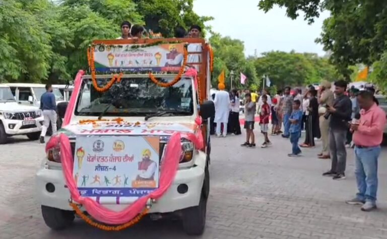 ਸੰਗੂਰਰ ਤੋਂ ਖੇਡਾਂ ਵਤਨ ਪੰਜਾਬ ਦੀ ਮਿਸ਼ਾਲ ਰਵਾਨਾ; ਡੀਸੀ ਸਮੇਤ ਅਹਿਮ ਹਸਤੀਆਂ ਨੇ ਦਿਖਾਈ ਹਰੀ ਝੰਡੀ; ਵੱਖ ਵੱਖ ਥਾਵਾਂ ਤੋਂ ਹੁੰਦੀ ਹੋਈ ਹੁਸ਼ਿਆਰਪੁਰ ਪਹੁੰਚੇਗੀ ਮਿਸਾਲ