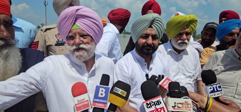 ਸੁਲਤਾਨਪੁਰ ਲੋਧੀ ਦੇ ਹੜ੍ਹ ਪੀੜਤਾਂ ਨੂੰ ਮਿਲੇ ਮੰਤਰੀ ਹਰਦੀਪ ਮੁੰਡੀਆ; ਮੰਡ ਖੇਤਰ ਦਾ ਦੌਰਾ ਕਰ ਕੇ ਹੋਏ ਨੁਕਸਾਨ ਦਾ ਲਿਆ ਜਾਇਜ਼ਾ; ਹਰ ਤਰ੍ਹਾਂ ਦੀ ਸਹਾਇਤਾ ਦਾ ਦਿੱਤਾ ਭਰੋਸਾ