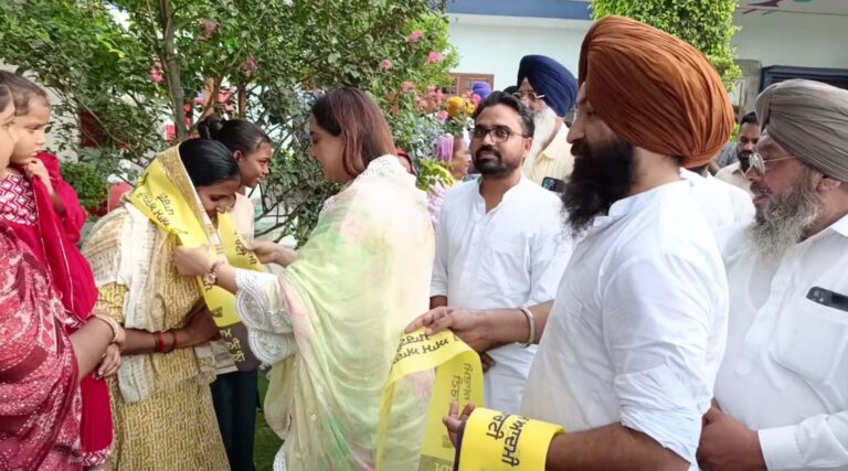 ਮੋਗਾ ’ਚ ਆਮ ਆਦਮੀ ਪਾਰਟੀ ਨੂੰ ਮਿਲਿਆ ਵੱਡਾ ਹੁਲਾਰਾ; 100 ਤੋਂ ਵਧੇਰੇ ਪਰਿਵਾਰ ਰਵਾਇਤੀ ਪਾਰਟੀਆਂ ਛੱਡ ਕੇ ਆਪ ’ਚ ਸ਼ਾਮਲ; ਵਿਧਾਇਕ ਡਾ. ਅਮਨਦੀਪ ਕੌਰ ਅਰੋੜਾ ਨੇ ਸਿਰੋਪਾ ਪਾ ਕੇ ਕੀਤਾ ਸਵਾਗਤ