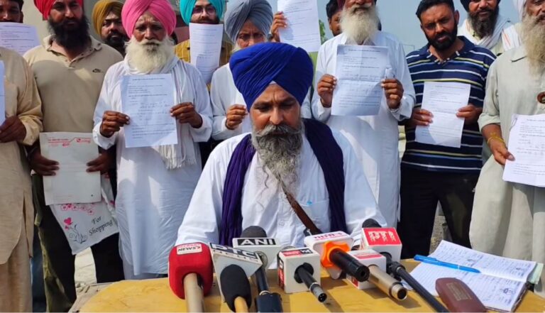 ਅੰਮ੍ਰਿਤਸਰ ਪੁੱਡਾ ਦਫ਼ਤਰ ਦੇ ਬਾਹਰ ਕਿਸਾਨਾਂ ਦਾ ਪ੍ਰਦਰਸ਼ਨ; ਸਰਕਾਰ ਦਾ ਪੁਤਲਾ ਫੂਕ ਕੇ ਪ੍ਰਗਟਾਇਆ ਵਿਰੋਧ; ਸਰਕਾਰ ਤੋਂ ਨੀਤੀ ਵਾਪਸ ਲੈਣ ਦੀ ਕੀਤੀ ਮੰਗ