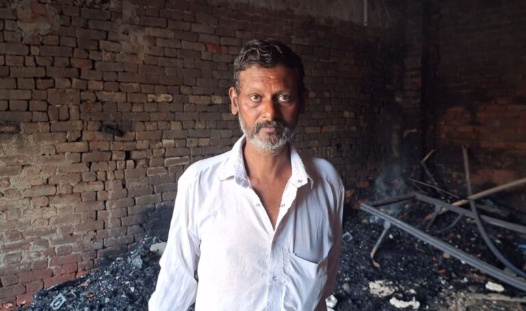 ਬਰਨਾਲਾ ’ਚ ਦੁਕਾਨ ਨੂੰ ਅੱਗ ਲੱਗਣ ਨਾਲ ਲੱਖਾਂ ਦਾ ਨੁਕਸਾਨ; ਦੁਕਾਨ ਅੰਦਰ ਪਿਆ ਦੋ ਲੱਖ ਦਾ ਸਾਮਾਨ ਸੜ ਕੇ ਸੁਆਹ; ਦੁਕਾਨ ਮਾਲਕ ਦੀ ਪ੍ਰਸ਼ਾਸਨ ਅੱਗੇ ਮਦਦ ਲਈ ਗੁਹਾਰ