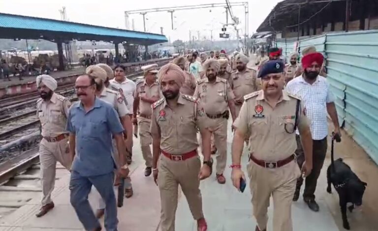 ਲੁਧਿਆਣਾ ਪੁਲਿਸ ਵੱਲੋਂ ਰੇਲਵੇ ਸਟੇਸ਼ਨ ਦੀ ਚੈਕਿੰਗ;  15 ਅਗੱਸਤ ਦੇ ਮੱਦੇਨਜ਼ਰ ਜਾਰੀ ਕੀਤਾ ਗਿਆ ਅਲਰਟ