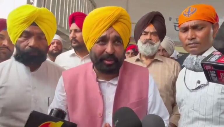 ਸ੍ਰੀ ਚਮਕੌਰ ਸਾਹਿਬ ਵਿਖੇ ਨਤਮਸਤਕ ਹੋਏ ਮੁੱਖ ਮੰਤਰੀ ਮਾਨ; ਗੁਰਦੁਆਰਾ ਸ੍ਰੀ ਕਤਲਗੜ੍ਹ ਸਾਹਿਬ ਵਿਖੇ ਟੇਕਿਆ ਮੱਥਾ; ਪੰਜਾਬ ਦੀ ਤਰੱਕੀ ਤੇ ਖੁਸ਼ਹਾਲੀ ਲਈ ਕੀਤੀ ਅਰਦਾਸ