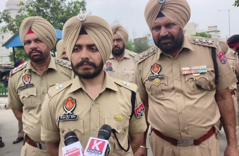 ਸੰਗਰੂਰ ਪੁਲਿਸ ਨੇ ਕੱਢਿਆ ਫਲੈਗ ਮਾਰਚ; 15 ਅਗੱਸਤ ਦੇ ਮੱਦੇਨਜ਼ਰ ਵਧਾਈ ਚੌਕਸੀ; ਸਮਾਜ ਵਿਰੋਧੀ ਅਨਸਰਾਂ ਨੂੰ ਦਿੱਤਾ ਸਖਤ ਸੁਨੇਹਾ