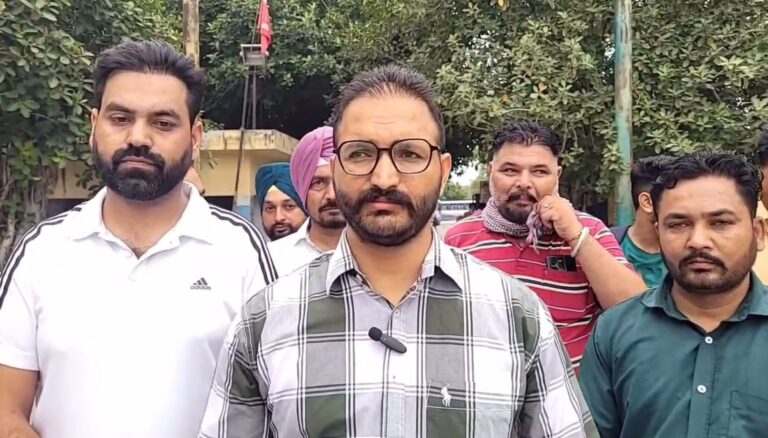 ਫਰੀਦਕੋਟ ’ਚ ਪਨਬਸ ਕੱਚੇ ਮੁਲਾਜ਼ਮਾਂ ਨੇ ਕੀਤਾ ਜਾਮ; ਅਣਮਿੱਥੇ ਸਮੇਂ ਲਈ ਹੜਤਾਲ ’ਤੇ ਗਏ ਪਨਬਸ ਮੁਲਾਜ਼ਮ; ਮੰਗਾ ਨਾ ਮੰਨੇ ਜਾਣ ਦੇ ਵਿਰੋਧ ’ਚ ਕੀਤੀ ਗਈ ਹੜਤਾਲ