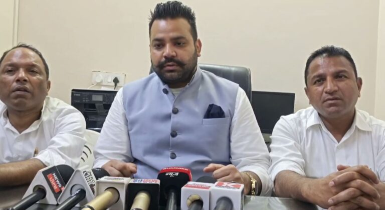 ਜਲੰਧਰ ’ਚ ਘੱਟ ਗਿਣਤੀ ਕਮਿਸ਼ਨ ਚੇਅਰਮੈਨ ਦੀ ਪ੍ਰੈੱਸ ਕਾਨਫਰੰਸ;  ਘੱਟ ਗਿਣਤੀ ਭਾਈਚਾਰਿਆਂ ਦੇ ਮੁੱਦਿਆਂ ’ਤੇ ਕੰਮ ਕਰਨ ਦਾ ਭਰੋਸਾ