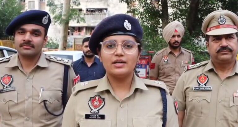 ਜਲੰਧਰ ਪੁਲਿਸ ਨੇ ਸੁਲਝਾਇਆ ਕਤਲ ਦਾ ਮਾਮਲਾ; ਬੀਤੇ ਦਿਨ ਨਾਗਰਾ ਫਾਟਕ ਨੇੜੇ ਹੋਇਆ ਸੀ ਕਤਲ; ਚਾਰ ਮੁਲਜ਼ਮ ਘਟਨਾ ਸਮੇਂ ਵਰਤੇ ਹਥਿਆਰਾਂ ਸਮੇਤ ਕਾਬੂ