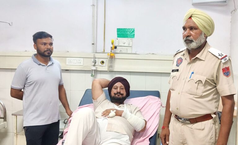 ਬਠਿੰਡਾ ’ਚ ਸਾਬਕਾ ਪਟਵਾਰੀ ਦੀ ਗੋਲੀ ਨਾਲ ਦੋ ਜ਼ਖਮੀ;  ਬੱਚਿਆਂ ਦੀ ਆਪਸੀ ਤਕਰਾਰ ਨੂੰ ਲੈ ਕੇ ਹੋਈ ਸੀ ਲੜਾਈ; ਦੋਵੇਂ ਧਿਰਾਂ ਨੇ ਮੰਗਿਆ ਇਨਸਾਫ, ਪੁਲਿਸ ਕਰ ਰਹੀ ਜਾਂਚ