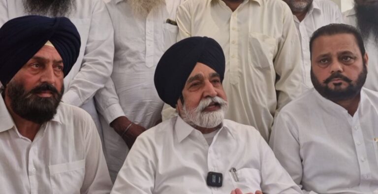 ਬਠਿੰਡਾ ’ਚ ਅਕਾਲੀ ਆਗੂ ਸਿਕੰਦਰ ਸਿੰਘ ਮਲੂਕਾ ਦੀ ਪ੍ਰੈੱਸ ਕਾਨਫਰੰਸ; ਲੈਂਡ ਪੂਲਿੰਗ ਨੀਤੀ ਦੀ ਵਾਪਸੀ ਨੂੰ ਦੱਸਿਆ ਅਕਾਲੀ ਦਲ ਦੀ ਜਿੱਤ; ਕਿਹਾ, ਕਿਸਾਨਾਂ ਤੇ ਅਕਾਲੀ ਦਲ ਦੇ ਵਿਰੋਧ ਕਾਰਨ ਵਾਪਸ ਲਈ ਨੀਤੀ