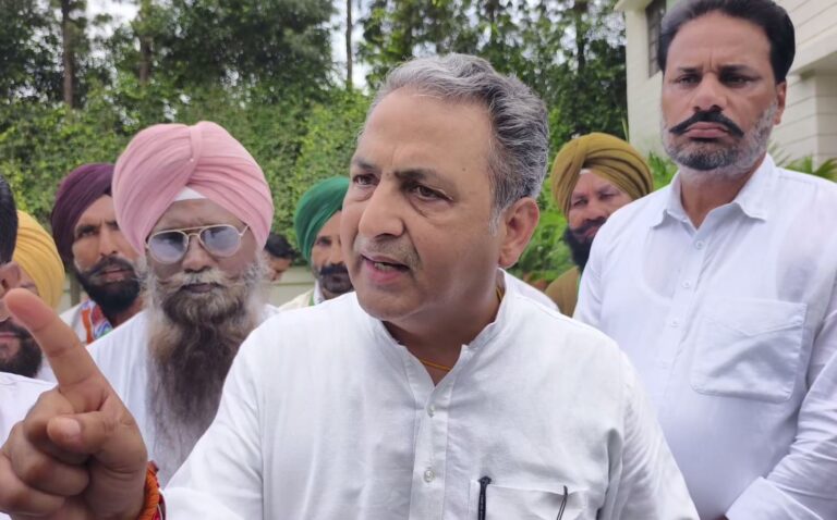 ਸੰਗਰੂਰ ’ਚ ਸੱਤਾਧਾਰੀ ਧਿਰ  ’ਤੇ ਵਰ੍ਹੇ ਸਾਬਕਾ ਮੰਤਰੀ ਵਿਜੇਇੰਦਰ ਸਿੰਗਲਾ; ਮੁਨੀਸ਼ ਸਿਸੋਦੀਆਂ ਦੇ ਬਿਆਨ ਦੀ ਸਖਤ ਸ਼ਬਦਾਂ ’ਚ ਨਿੰਦਾ; ਝੂਠ ਸਹਾਰੇ ਚੋਣਾਂ ਜਿੱਤਣ ਦੀ ਕੋਸ਼ਿਸ਼ ਦੇ ਇਲਜ਼ਾਮ