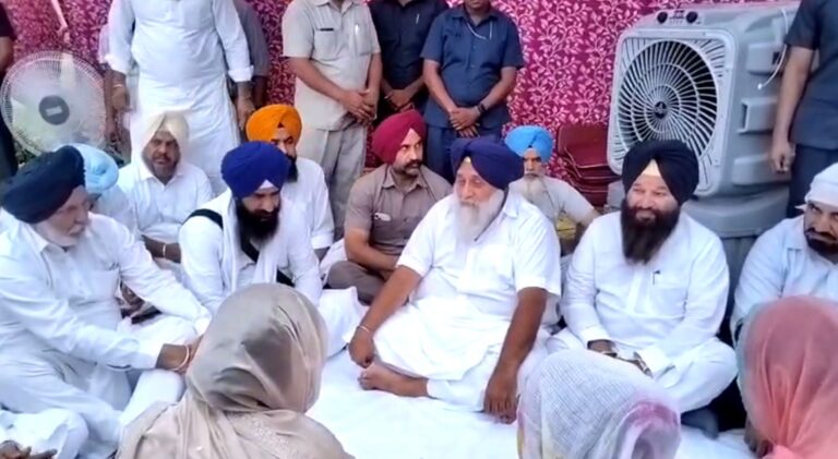 ਕਾਰਜਕਾਰੀ ਜਥੇਦਾਰ ਗੜਗੱਜ ਨਾਲ ਦੁੱਖ ਸਾਂਝਾ ਕਰਨ ਪਹੁੰਚੇ ਸੁਖਬੀਰ ਬਾਦਲ; ਜੀਜਾ ਜੀ ਥਾਣੇਦਾਰ ਗੁਰਵਿੰਦਰ ਸਿੰਘ ਦੇ ਚਲਾਣੇ ’ਤੇ ਪ੍ਰਗਟਾਇਆ ਦੁੱਖ; ਕੁੱਝ ਦਿਨ ਪਹਿਲਾਂ ਵਾਪਰੇ ਸੜਕ ਹਾਦਸੇ ਕਾਰਨ ਹੋਈ ਸੀ ਮੌਤ