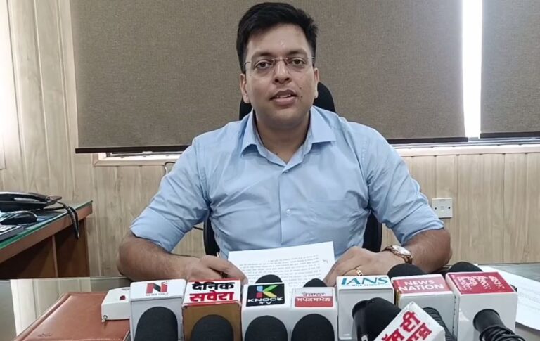 ਮੋਗਾ ਜ਼ਿਲ੍ਹੇ ਦੇ ਪਿੰਡ ਚੁੱਗਾ ਖੁਰਦ ਦੀ ਸਰਪੰਚ ਮੁਅੱਤਲ; ਚੋਣਾਂ ਦੌਰਾਨ ਝੂਠੇ ਦਸਤਾਵੇਜ਼ ਪੇਸ਼ ਕਰਨ ਦੇ ਲੱਗੇ ਇਲਜ਼ਾਮ;  ਜਾਂਚ ਤੋਂ ਬਾਅਦ ਕੀਤੀ ਕਾਰਵਾਈ