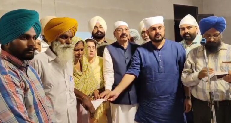 ਫਤਹਿਗੜ੍ਹ ਸਾਹਿਬ ਵਿਖੇ ਸ਼ਹੀਦ ਹਰਮਿੰਦਰ ਸਿੰਘ ਨਮਿਤ ਅੰਤਮ ਅਰਦਾਸ; ਕੈਬਨਿਟ ਮੰਤਰੀ ਮੋਹਿੰਦਰ ਭਗਤ ਨੇ ਪਹੁੰਚ ਕੇ ਦਿੱਤੀ ਸ਼ਰਧਾਜਲੀ; ਬੀਤੇ ਦਿਨ ਸ਼੍ਰੀਨਗਰ ਵਿਖੇ  ਹੋਈ ਸੀ ਸ਼ਹੀਦੀ