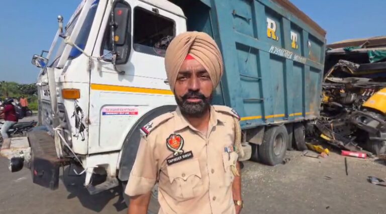 ਪਟਿਆਲਾ ’ਚ ਟਿੱਪਰਾਂ ਦੀ ਟੱਕਰ ’ਚ ਇਕ ਮੌਤ, ਦੂਜਾ ਜ਼ਖਮੀ; ਮੌੜ ਕੱਟਣ ਦੌਰਾਨ ਦੋਵੇਂ ਟਿੱਪਰਾਂ ਦੀ ਆਪਸ ’ਚ ਹੋਈ ਟੱਕਰ