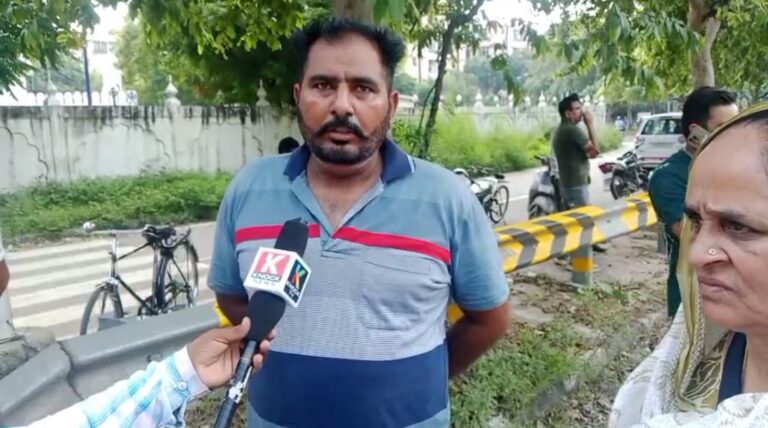 ਮੋਹਾਲੀ ਏਅਰਪੋਰਟ ਰੋਡ ’ਤੇ ਭਿਆਨਕ ਸੜਕ ਹਾਦਸਾ; ਤਿੱਖੇ ਮੋੜ ਕਾਰਨ ਡਿਵਾਈਡਰ ਨਾਲ ਟਕਰਾਈ ਕਾਰ; ਹਾਦਸੇ ’ਚ ਇਕ ਜਣੇ ਦੀ ਮੌਤ ਦੋ ਜਣੇ ਗੰਭੀਰ ਜ਼ਖਮੀ