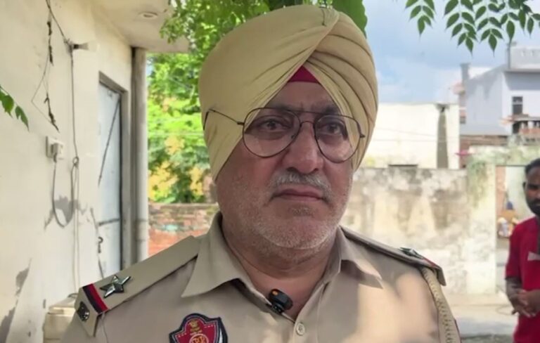 ਹੁਸ਼ਿਆਰਪੁਰ ’ਚ ਪਤਨੀ ਤੋਂ ਪ੍ਰੇਸ਼ਾਨ ਨੌਜਵਾਨ ਵੱਲੋਂ ਖੁਦਕੁਸ਼ੀ; ਪਤਨੀ ਤੇ ਭੂਆ ਦੇ ਪੁੱਤਰ ਤੋਂ ਦੁਖੀ ਹੋ ਕੇ ਚੁੱਕਿਆ ਖੌਫਨਾਕ ਕਦਮ; ਪੁਲਿਸ ਨੇ ਖੁਦਕੁਸ਼ੀ ਨੋਟ ਦੇ ਆਧਾਰ ’ਤੇ ਕਾਰਵਾਈ ਕੀਤੀ ਸ਼ੁਰੂ