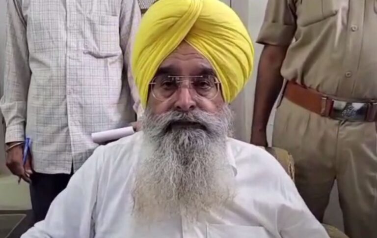 ਫਾਜਿਲਕਾ ਦੇ ਹੜ੍ਹ ਪੀੜਤਾਂ ਨੂੰ ਮਿਲੇ ਮੰਤਰੀ ਗੁਰਮੀਤ ਖੁੱਡੀਆਂ; ਕਿਹਾ, ਗਿਰਦਾਵਰੀ ਕਰਵਾ ਕੇ ਦਿੱਤਾ ਜਾਵੇਗਾ ਬਣਦਾ ਮੁਆਵਜ਼ਾ