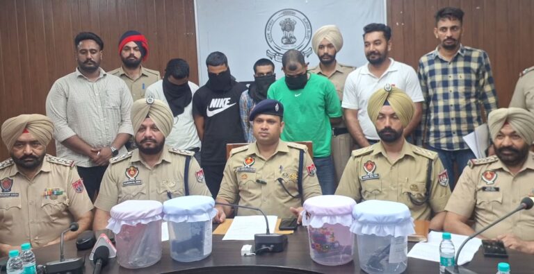 ਬਰਨਾਲਾ ਪੁਲਿਸ ਵੱਲੋਂ ਲੁਟੇਰਾ ਗਰੋਹ ਦਾ ਪਰਦਾਫਾਸ਼; ਚਾਰ ਮੈਂਬਰਾਂ ਨੂੰ ਅਸਲੇ ਸਮੇਤ ਕੀਤਾ ਗ੍ਰਿਫਤਾਰ; ਲੁੱਟ ਦੀਆਂ ਘਟਨਾਵਾਂ ’ਚ ਸੀ ਸ਼ਾਮਲ