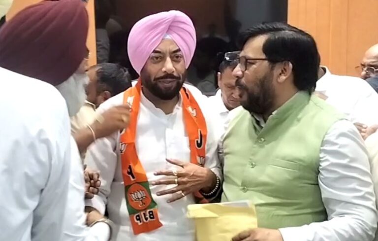 ਭਾਜਪਾ ਹਾਈ ਕਮਾਂਡ ਨੇ ਬਦਲਿਆ ਮੋਗਾ ਦਾ ਜ਼ਿਲ੍ਹਾ ਪ੍ਰਧਾਨ; ਡਾ. ਸੀਮਾਂਤ ਗਰਗ ਨੂੰ ਹਟਾ ਕੇ ਡਾ. ਹਰਜੋਤ ਕਮਲ ਨੂੰ ਸੌਂਪੀ ਜ਼ਿੰਮੇਵਾਰੀ