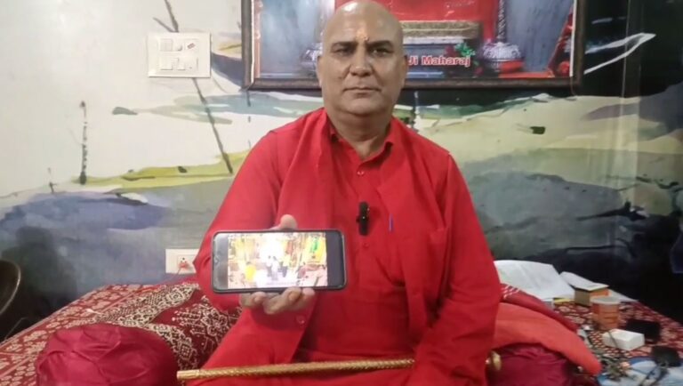 ਅੰਮ੍ਰਿਤਸਰ ’ਚ ਮੰਦਰ ਦੇ ਪੁਜਾਰੀ ਤੇ ਸ਼ਰਧਾਲੂ ਨਾਲ ਕੁੱਟਮਾਰ; ਹਿੰਦੂ ਸੰਗਠਨਾਂ ਨੇ ਮੰਗੀ ਕਾਰਵਾਈ, ਪੁਲਿਸ ਕਰ ਰਹੀ ਜਾਂਚ