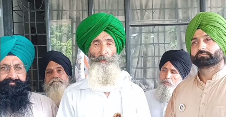 ਫਤਹਿਗੜ੍ਹ ਦੇ ਪ੍ਰਬੰਧਕੀ ਕੰਪਲੈਕਸ ਅੱਗੇ ਕਿਸਾਨਾਂ ਦਾ ਪ੍ਰਦਰਸ਼ਨ; ਲੈਂਡ ਪੂਲਿੰਗ ਨੀਤੀ ਖਿਲਾਫ ਏਡੀਸੀ ਧਾਲੀਵਾਲ ਨੂੰ ਦਿੱਤਾ ਮੰਗ ਪੱਤਰ