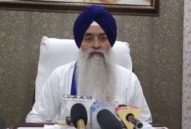 ਸ੍ਰੀ ਦਰਬਾਰ ਸਾਹਿਬ ਵਿਖੇ ਮਨਾਇਆ ਪੰਜਵੇਂ ਪਾਤਸ਼ਾਹ ਦਾ ਗੁਰਤਾਗੱਦੀ ਦਿਵਸ; ਨਸਮਤਕ ਹੋਣ ਪਹੁੰਚ ਰਹੀ ਸੰਗਤ; ਗੁਰੂ ਘਰ ਮੱਥਾ ਟੇਕ ਸਰਬੱਤ ਦੇ ਭਲੇ ਦੀ ਕੀਤੀ ਅਰਦਾਸ