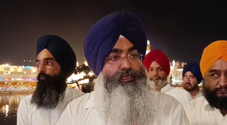 ਸ੍ਰੀ ਦਰਬਾਰ ਸਾਹਿਬ ਵਿਖੇ ਪ੍ਰਕਾਸ਼ ਪੁਰਬ ਮੌਕੇ ਅਲੌਕਿਕ ਆਤਿਸ਼ਬਾਜ਼ੀ; ਸੰਗਤਾਂ ਨੇ ਕੀਤੀ ਦੀਪਮਾਲਾ; ਸ਼੍ਰੋਮਣੀ ਕਮੇਟੀ ਵੱਲੋਂ ਵਿਸ਼ੇਸ਼ ਪ੍ਰਬੰਧ