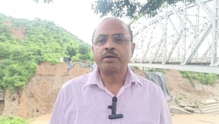 ਪਠਾਨਕੋਟ ’ਚ ਚੱਕੀ ਦਰਿਆ ’ਤੇ ਬਣੇ ਰੇਲਵੇ ਪੁਲ ਨੂੰ ਨੁਕਸਾਨ; ਜੰਮੂ ਜਾਣ ਵਾਲੀ ਲਾਈਨ ਨੂੰ ਆਰਜ਼ੀ ਤੌਰ ’ਤੇ ਕੀਤਾ ਬੰਦ; ਅਪ ਲਾਈਨ ’ਤੇ ਹੋਲੀ ਰਫਤਾਰ ਨਾਲ ਆਵਾਜਾਈ ਜਾਰੀ