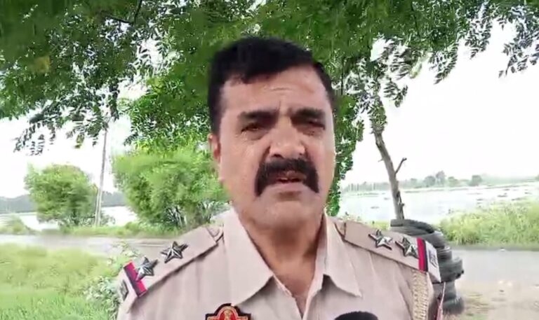 ਤਰਨ ਤਾਰਨ ਪ੍ਰਸ਼ਾਸਨ ਵੱਲੋਂ ਪੱਟੀ ਤੋਂ ਫਿਰੋਜਪੁਰ ਜਾਂਦੀ ਸੜਕ ਬੰਦ; ਸਤਲੁਜ ਦਰਿਆ ’ਚ ਪਾਣੀ ਦਾ ਪੱਧਰ ਵਧਣ ਦੇ ਚਲਦਿਆਂ ਲਿਆ ਫੈਸਲਾ