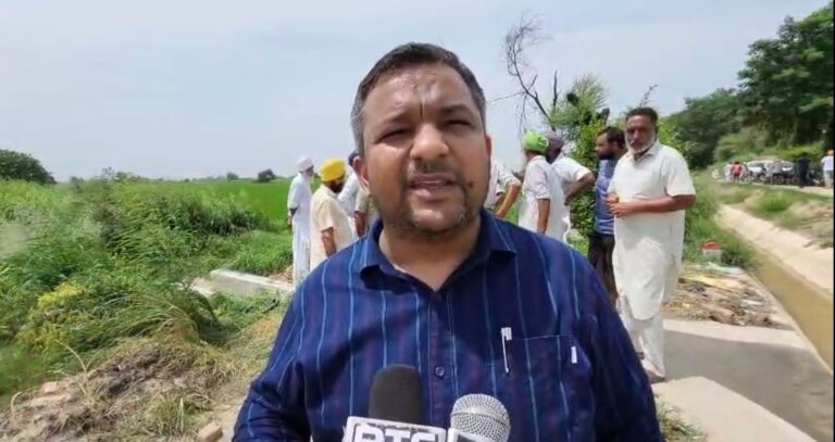 ਲੰਬੀ ’ਚ ਨਹਿਰੀ ਪਾਣੀ ਨੂੰ ਲੈ ਕੇ ਦੋ ਪਿੰਡਾਂ ਵਿਚਾਲੇ ਠਣੀ; ਮਿਲੀਭੁਗਤ ਤਹਿਤ ਮੋਘਾ ਨੀਂਵਾ ਕਰਨ ਦੇ ਲਾਏ ਇਲਜ਼ਾਮ