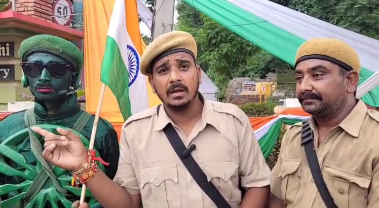 ਫਰੀਦਕੋਟ ਦੇ ਸਿਲਵਰ ਬੁਆਏ ਨੇ ਦਿਖਾਏ ਕਲਾਂ ਦੇ ਜੌਹਰ;  ਆਜ਼ਾਦੀ ਦਿਹਾੜੇ ਪ੍ਰਤੀ ਆਪਣੀ ਸ਼ਰਧਾ ਦਾ ਕੀਤਾ ਪ੍ਰਗਟਾਵਾ;  ਭਾਰਤੀ ਸੋਲਜ਼ਰ ਦਾ ਸਟੇਚੁ ਬਣ ਕੀਤਾ ਲੋਕਾਂ ਦਾ ਮਨੋਰੰਜਨ