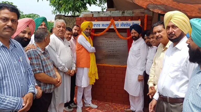 ਵਿਧਾਇਕ ਲਖਬੀਰ ਸਿੰਘ ਰਾਏ ਦਾ ਸਰਹਿੰਦ ਸ਼ਹਿਰ ਨੂੰ ਵੱਡਾ ਤੋਹਫਾ; ਦੋ ਟਿਊਬਵੈੱਲ, ਇਕ ਟੈਂਕੀ ਤੇ ਸੀਵਰੇਜ ਪਾਉਣ ਦਾ ਰੱਖਿਆ ਨੀਂਹ ਪੱਥਰ; 5 ਕਰੋੜ 68 ਲੱਖ ਦੀ ਲਾਗਤ ਨਾਲ ਨੇਪਰੇ ਚੜਣਗੇ ਸਾਰੇ ਵਿਕਾਸ ਕੰਮ
