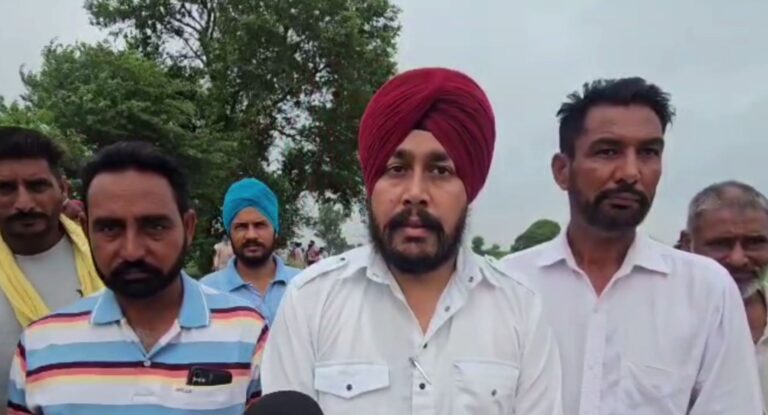 ਸੰਗਰੂਰ ਦੇ ਪਿੰਡ ਘੋੜੇਨਬ ਦੇ ਵਾਸੀ ਨਹਿਰੀ ਪਾਣੀ ਮਿਲਣ ਤੋਂ ਖੁਸ਼; 30 ਸਾਲ ਬਾਅਦ ਮਿਲਿਆ 1000 ਏਕੜ ਜ਼ਮੀਨ ਨੂੰ ਨਹਿਰੀ ਪਾਣੀ; ਕਿਸਾਨਾਂ ਨੇ ਨੱਕਾ ਖੋਲ੍ਹਣ ਤੋਂ ਪਹਿਲਾਂ ਅਰਦਾਸ ਕਰਵਾਈ ਤੇ ਲੱਡੂ ਵੰਡੇ