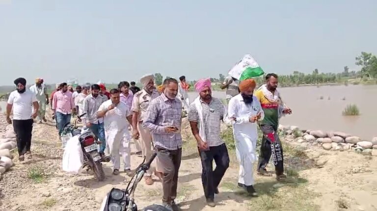 ਤਰਨ ਤਾਰਨ ’ਚ ਸਤਲੁਜ ਦਰਿਆ ਨੇ ਵਧਾਈ ਚਿੰਤਾ; ਹਰੀਕੇ ਤੋਂ ਛੱਡੇ ਪਾਣੀ ਕਾਰਨ ਲੋਕ ਘਰ ਛੱਡਣ ਲਈ ਮਜਬੂਰ