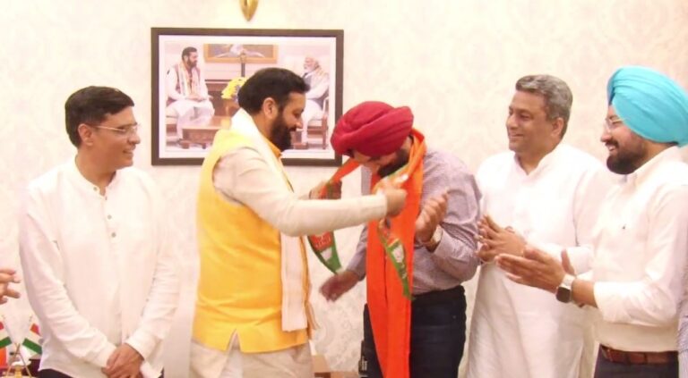 ਸਾਬਕਾ ਅਕਾਲੀ ਆਗੂ ਰਣਜੀਤ ਸਿੰਘ ਗਿੱਲ ਭਾਜਪਾ ’ਚ ਸ਼ਾਮਲ; ਹਰਿਆਣਾ ਦੇ ਮੁੱਖ ਮੰਤਰੀ ਨਾਇਬ ਸਿੰਘ ਸੈਣੀ ਨੇ ਕਰਵਾਇਆ ਸ਼ਾਮਲ; ਕੁੱਝ ਦਿਨ ਪਹਿਲਾਂ ਅਕਾਲੀ ਦਲ ’ਚੋਂ ਦਿੱਤਾ ਸੀ ਅਸਤੀਫਾ