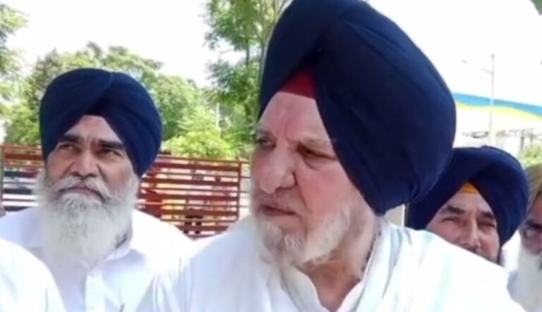 ਨਾਭਾ ਜੇਲ੍ਹ ਅੱਗੇ ਸਾਬਕਾ ਵਿਧਾਇਕ ਲਖਬੀਰ ਲੋਧੀਨਗਲ ਦਾ ਪ੍ਰਦਰਸ਼ਨ; ਮਜੀਠੀਆ ਨਾਲ ਮੁਲਾਕਾਤ ਕਰਨਾ ਚਾਹੁੰਦੇ ਸੀ ਸਾਬਕਾ ਵਿਧਾਇਕ; ਇਜ਼ਾਜਤ ਨਾ ਮਿਲਣ ਤੋਂ ਬਾਅਦ ਗੇਟ ਅੱਗੇ ਬਹਿ ਕੇ ਦਿੱਤਾ ਧਰਨਾ