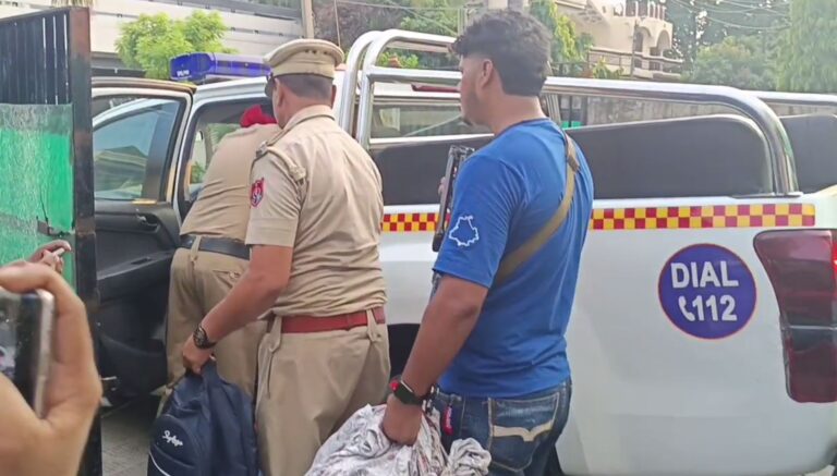 ਜਲੰਧਰ ਪੁਲਿਸ ਵੱਲੋਂ ਘਰ ’ਚ ਛਾਪੇ ਦੌਰਾਨ ਜਾਅਲੀ ਡਿਗਰੀ ਬਰਾਮਦ; ਮਹਿਲਾ ਦੀ ਸ਼ਿਕਾਇਤ ਬਾਅਦ ਫੇਜ-2 ਸਥਿਤ ਕੋਠੀ ’ਚ ਮਾਰਿਆ ਛਾਪਾ; ਸ਼ਾਦੀ ਕਾਮ ਤੇ ਪ੍ਰਸਿੱਧ ਹਸਪਤਾਲ ਦੇ ਡਾਕਟਰ ’ਤੇ ਲੱਗੇ ਗੰਭੀਰ ਇਲਜ਼ਾਮ