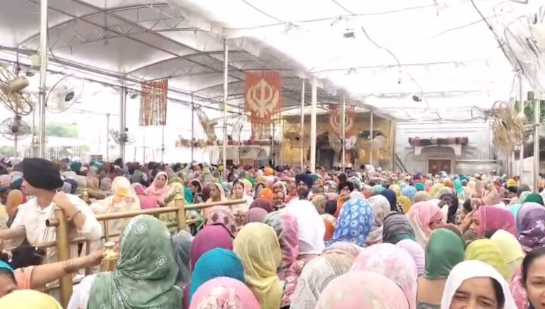 ਸ੍ਰੀ ਦਰਬਾਰ ਸਾਹਿਬ ਦੀ ਫੁੱਲਾਂ ਨਾਲ ਸਜਾਵਟ ਦੇ ਅਲੌਕਿਕ ਦ੍ਰਿਸ਼; ਸ੍ਰੀ ਗੁਰੂ ਗ੍ਰੰਥ ਸਾਹਿਬ ਜੀ ਦੇ ਪਹਿਲਾ ਪ੍ਰਕਾਸ਼ ਪੁਰਬ ਮੌਕੇ ਕੀਤੀ ਸਵਾਜਟ; ਗਿਆਨੀ ਰਘਬੀਰ ਸਿੰਘ ਵੱਲੋਂ ਸੰਗਤਾਂ ਨੂੰ ਪ੍ਰਕਾਸ਼ ਪੁਰਬ ਦੀ ਵਧਾਈ