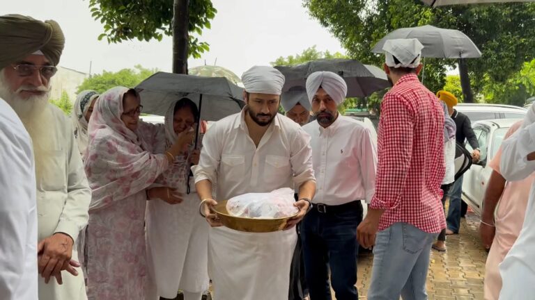 ਜਸਵਿੰਦਰ ਭੱਲਾ ਦੀਆਂ ਅਸਥੀਆਂ ਗੁਰਦੁਆਰਾ ਕਟਾਣਾ ਸਾਹਿਬ ਵਿਖੇ ਜਲ ਪ੍ਰਵਾਹ