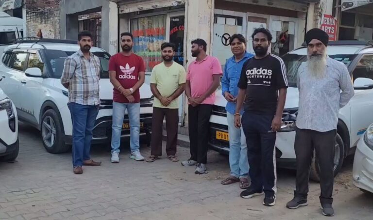 ਫਰੀਦਕੋਟ ਦੇ ਟੈਕਸੀ ਚਾਲਕਾਂ ਦੀ ਸਰਕਾਰ ਅੱਗੇ ਅਪੀਲ; ਹੜ੍ਹਾਂ ਦੇ ਚਲਦਿਆਂ ਗੱਡੀਆਂ ਦੀਆਂ ਕਿਸ਼ਤਾਂ ਅੱਗੇ ਪਾਉਣ ਦੀ ਮੰਗ