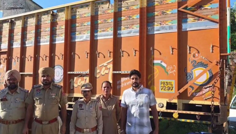 ਮੋਗਾ ਪੁਲਿਸ ਵੱਲੋਂ 120 ਪੇਟੀਆਂ ਨਾਜਾਇਜ਼ ਸ਼ਰਾਬ ਬਰਾਮਦ; ਟਰਾਲੇ ’ਚ ਲੁਕੋ ਕੇ ਲਿਜਾਈ ਜਾ ਰਹੀ ਸੀ ਸ਼ਰਾਬ