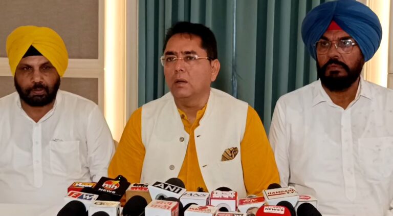 ਅੰਮ੍ਰਿਤਸਰ ‘ਚ ਕੈਬਨਿਟ ਮੰਤਰੀ ਅਮਨ ਅਰੋੜਾ ਦੀ ਪ੍ਰੈੱਸ ਕਾਨਫਰੰਸ; ਕੇਂਦਰ ’ਤੇ ਮੁਸੀਬਤ ਸਮੇਂ ਪੰਜਾਬੀਆਂ ਅਣਗੌਲਣ ਦੇ ਲਾਏ ਇਲਜ਼ਾਮ