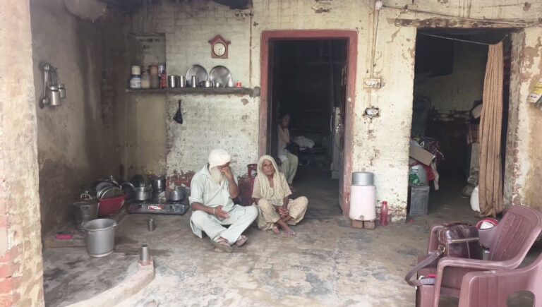 ਸੰਗਰੂਰ ਵਾਸੀ ਬਜ਼ੁਰਗ ਜੋੜੇ ਵੱਲੋਂ ਮਦਦ ਦੀ ਅਪੀਲ; ਇਕਲੌਤੇ ਪੁੱਤਰ ਦੀ ਕੁੱਝ ਦਿਨ ਪਹਿਲਾਂ ਹੋ ਚੁੱਕੀ ਐ ਮੌਤ;  ਬਾਰਿਸ਼ ਕਾਰਨ ਢਹਿਣ ਕੰਢੇ ਪਹੁੰਚਿਆ ਪੁਰਾਣਾ ਕੱਚਾ ਘਰ