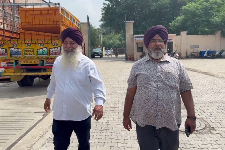 ਕਪੂਰਥਲਾ ਵਾਸੀ ਭਰਾਵਾਂ ਨੇ ਬਣਾਈਆਂ ਹੜ੍ਹ ਪੀੜਤਾਂ ਲਈ ਕਿਸ਼ਤੀਆਂ; ਰੇਲ ਕੋਚ ਫੈਕਟਰੀ ਦਾ ਕੰਮ ਬੰਦ ਕਰ ਕੇ ਬਣਾ ਰਹੇ ਕਿਸ਼ਤੀਆਂ ਤੇ ਬੇੜੇ